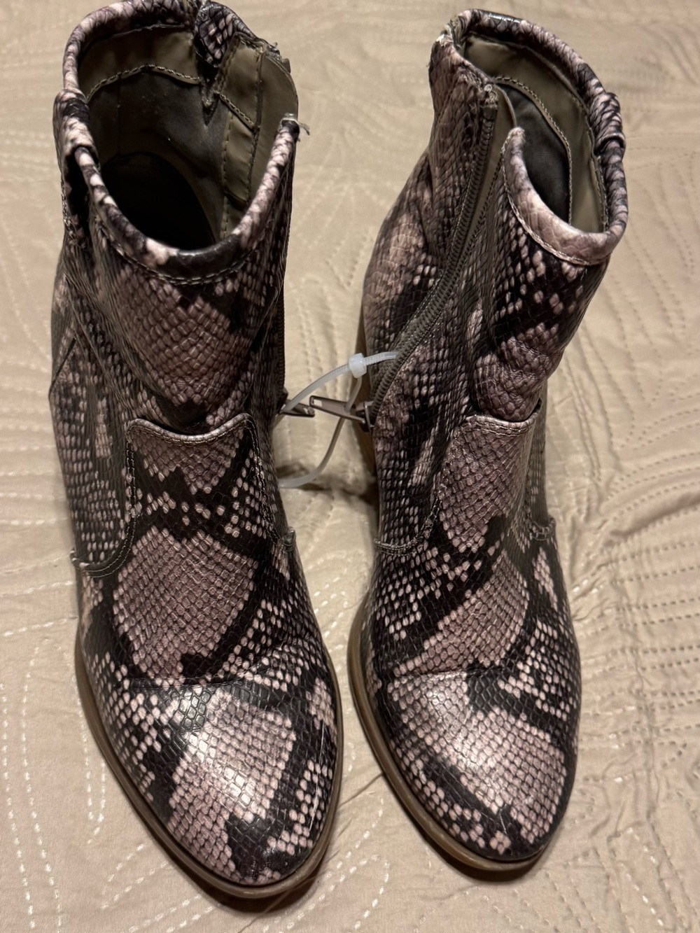 Ankle Boots Carlos Santana Pink and Black Snake-Print Ankle Boots Sz 6.5